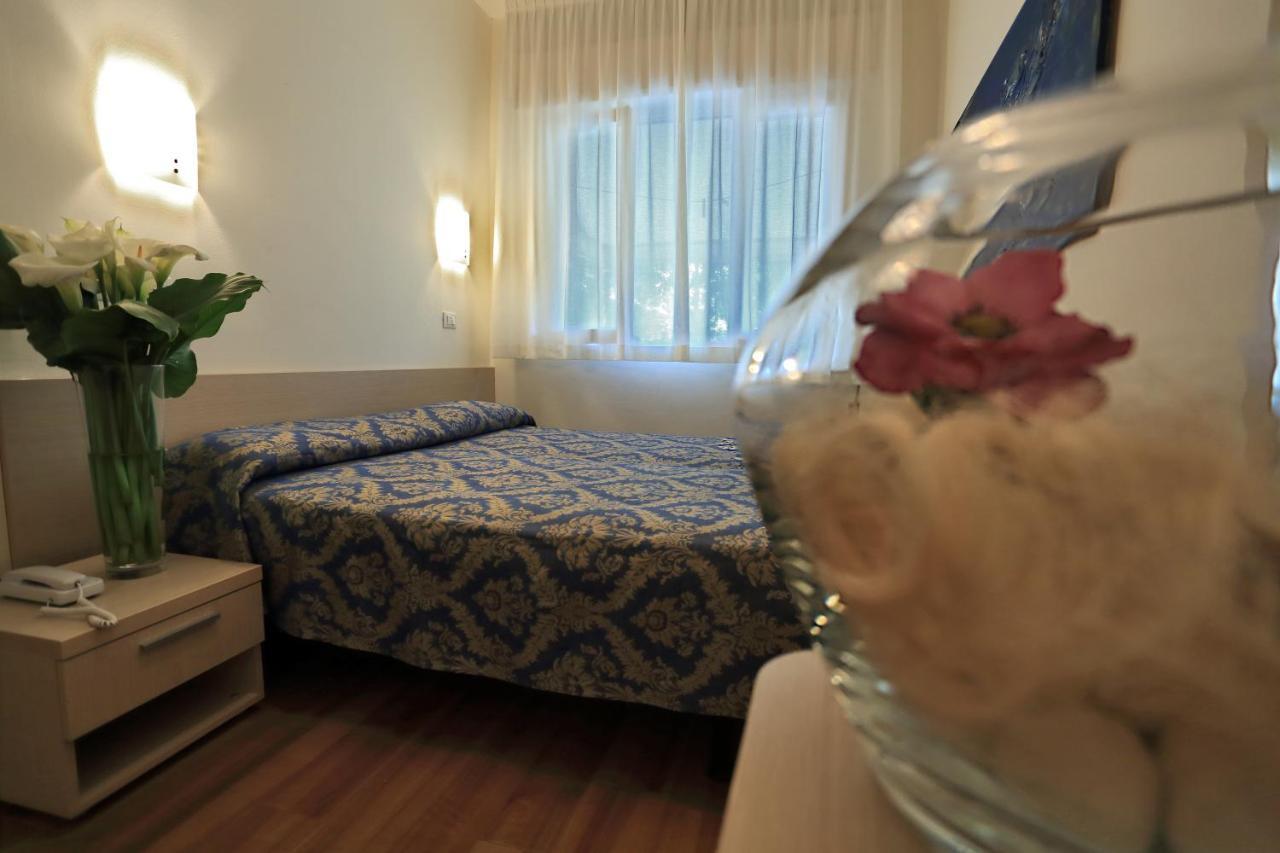 Hotel Castiglione Lignano Sabbiadoro Dış mekan fotoğraf