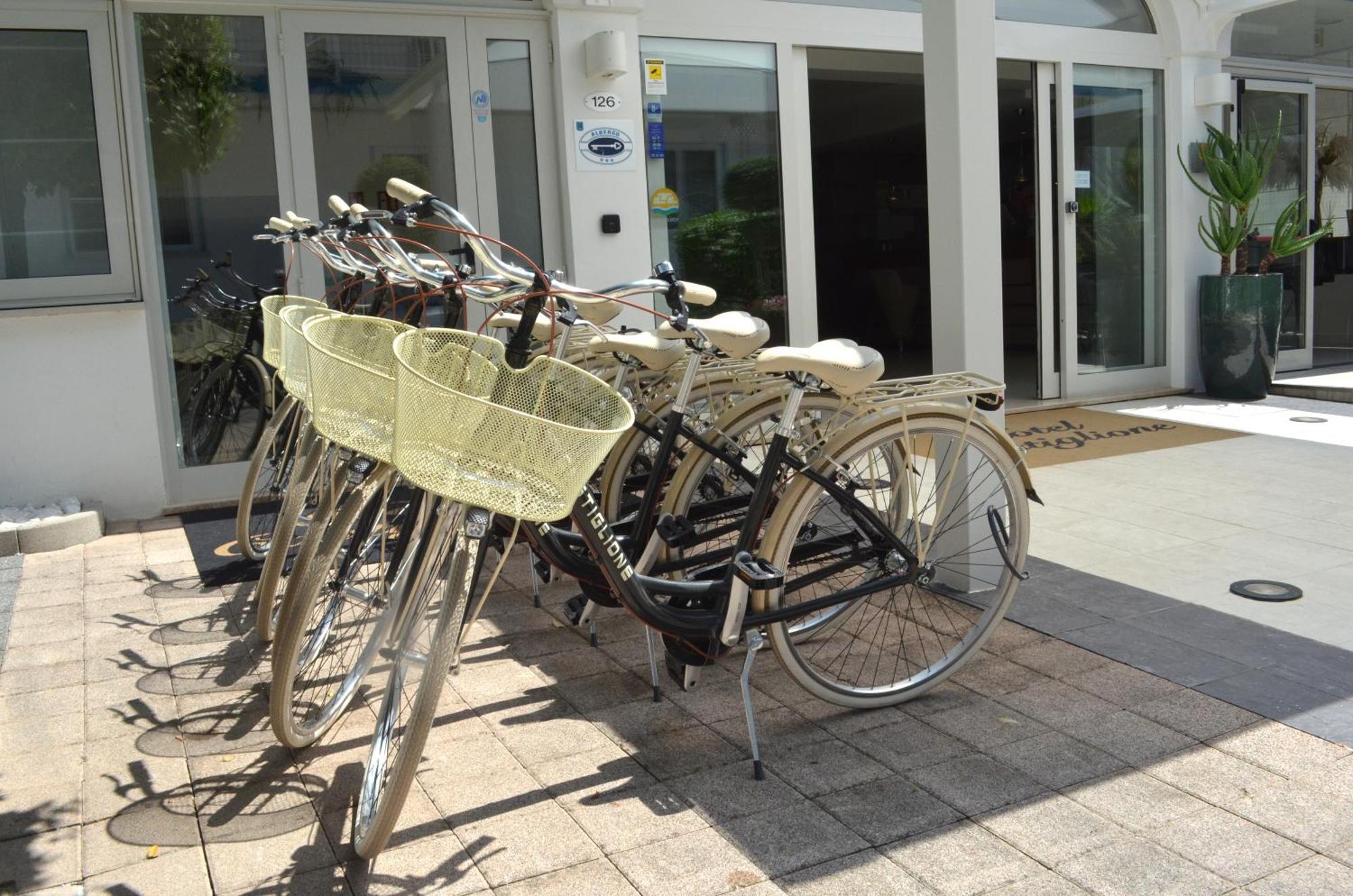 Hotel Castiglione Lignano Sabbiadoro Dış mekan fotoğraf