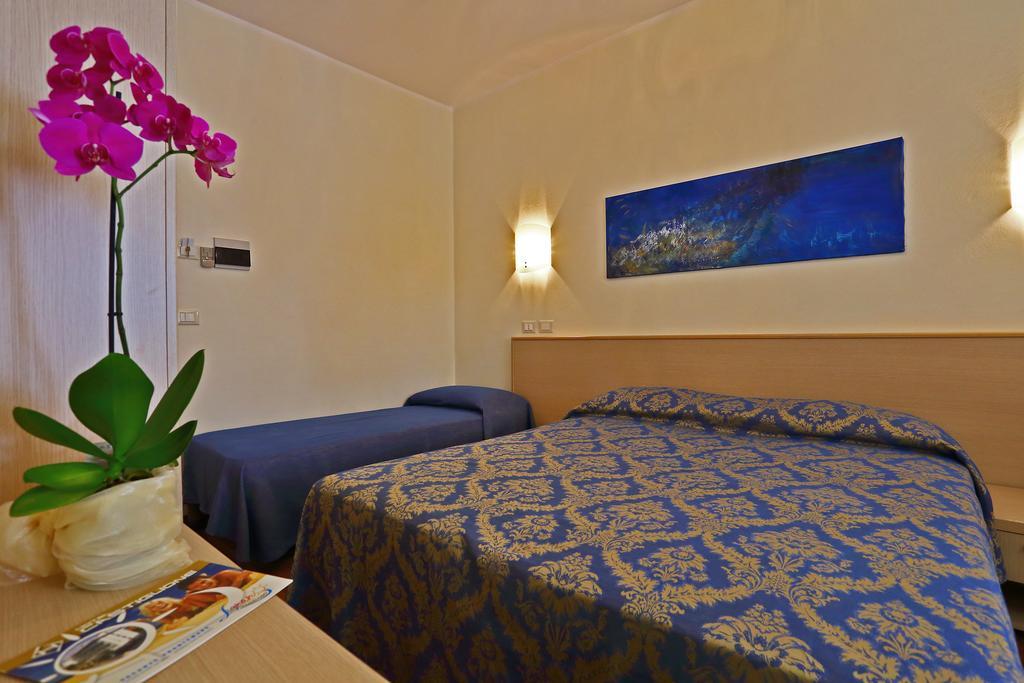 Hotel Castiglione Lignano Sabbiadoro Dış mekan fotoğraf