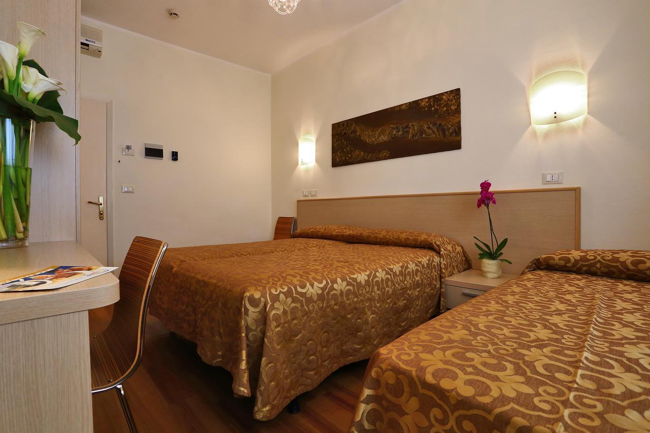Hotel Castiglione Lignano Sabbiadoro Dış mekan fotoğraf